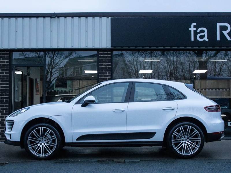 Porsche Macan   Registered:2015(15)