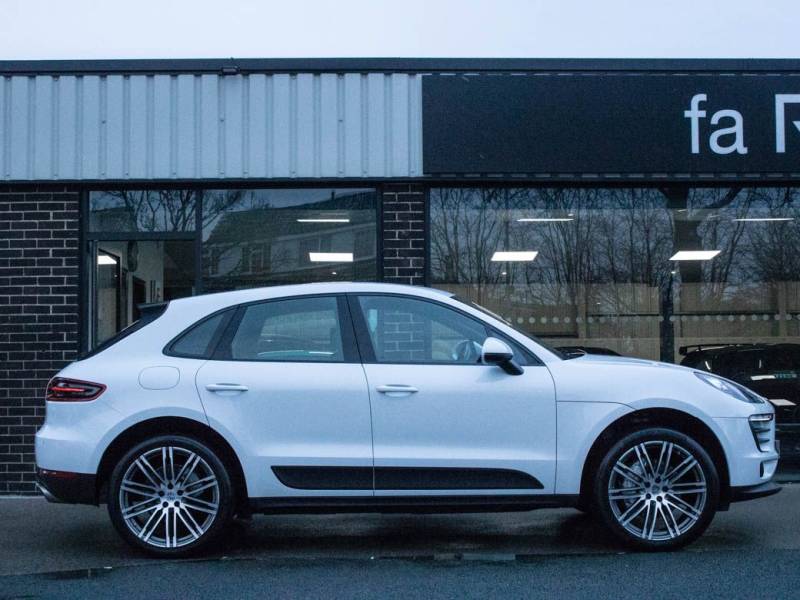 Porsche Macan   Registered:2015(15)