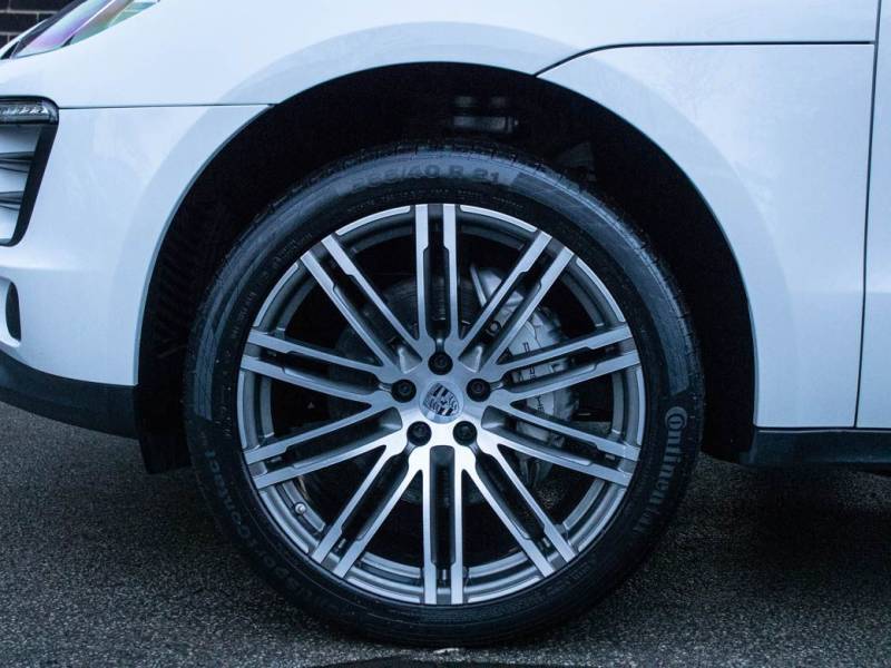 Porsche Macan   Registered:2015(15)