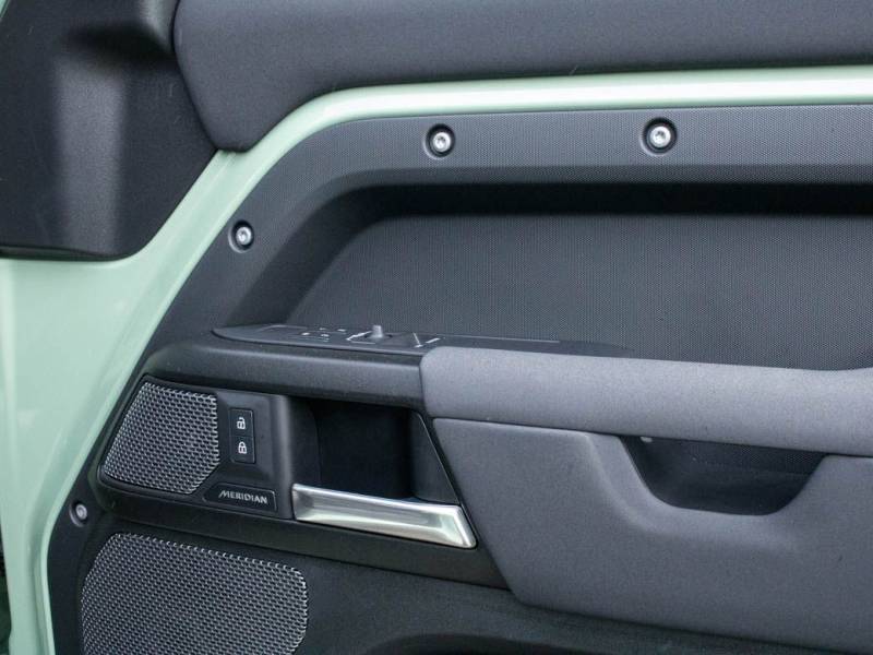 Land Rover Defender   Registered:2022(72)