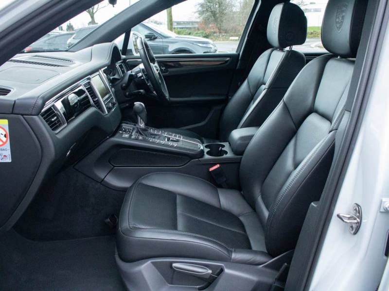 Porsche Macan   Registered:2015(15)