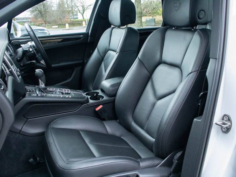 Porsche Macan   Registered:2015(15)