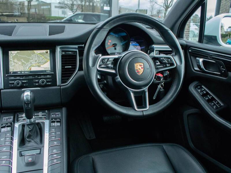 Porsche Macan   Registered:2015(15)