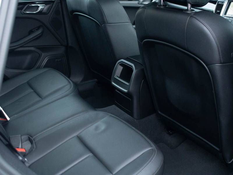 Porsche Macan   Registered:2015(15)