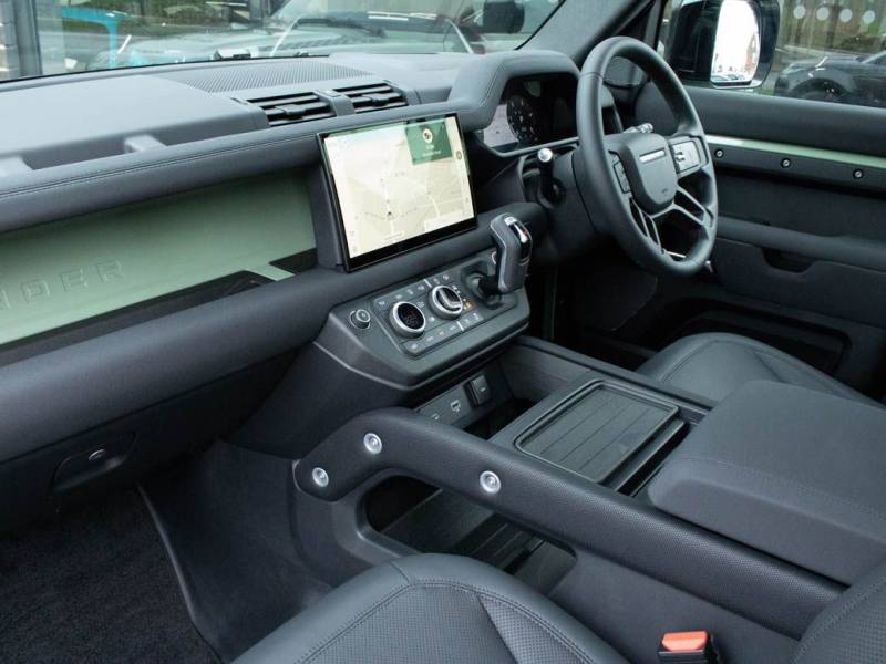 Land Rover Defender   Registered:2022(72)