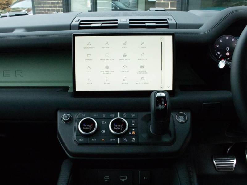 Land Rover Defender   Registered:2022(72)