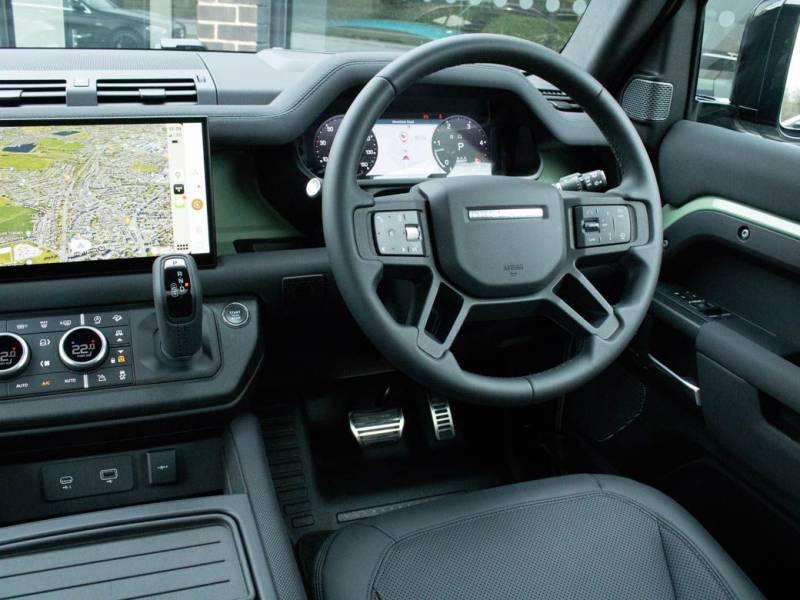 Land Rover Defender   Registered:2022(72)