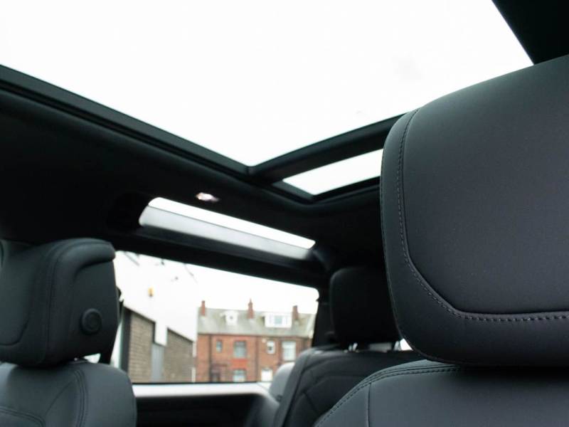 Land Rover Defender   Registered:2022(72)