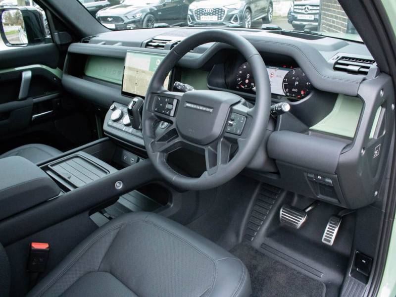 Land Rover Defender   Registered:2022(72)