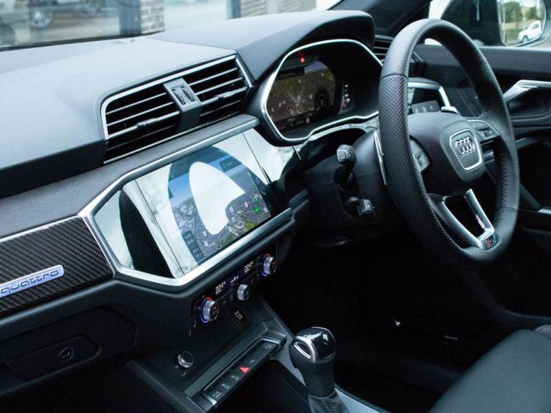 Audi RS Q3   Registered:2022(22)