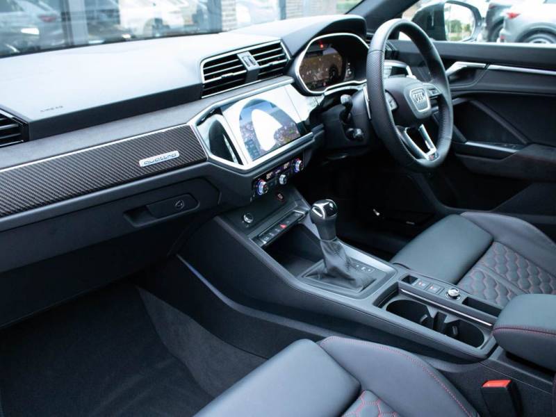 Audi RS Q3   Registered:2022(22)