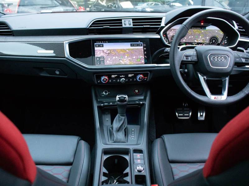 Audi RS Q3   Registered:2022(22)