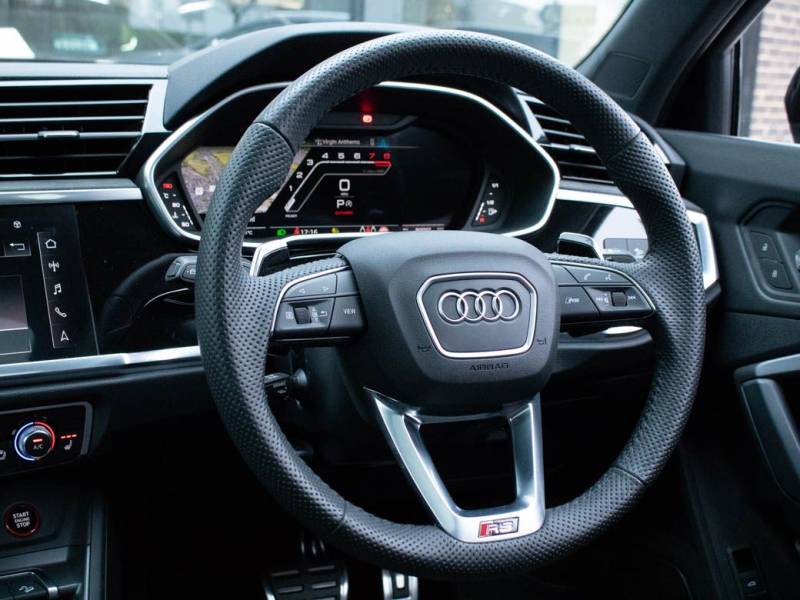 Audi RS Q3   Registered:2022(22)