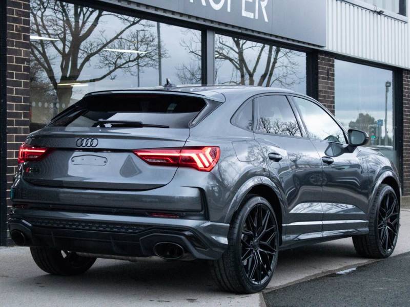 Audi RS Q3   Registered:2022(22)