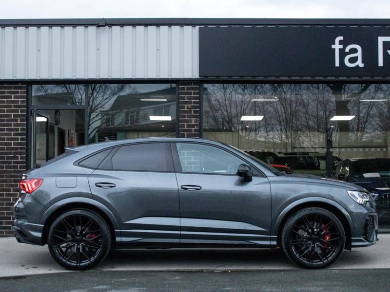 Audi RS Q3   Registered:2022(22)