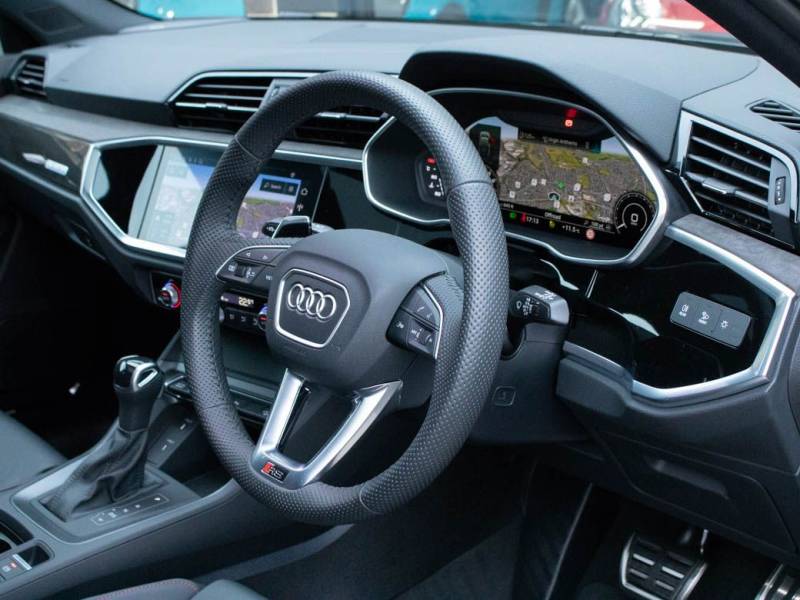 Audi RS Q3   Registered:2022(22)