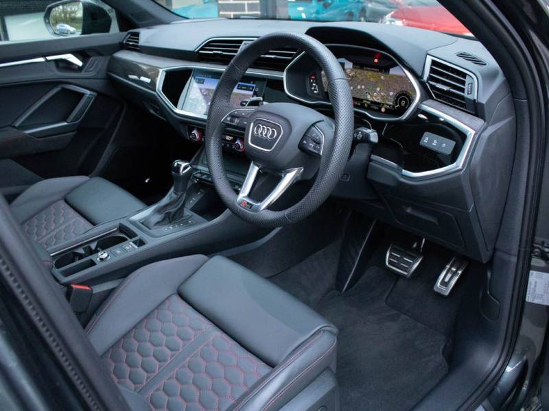 Audi RS Q3   Registered:2022(22)