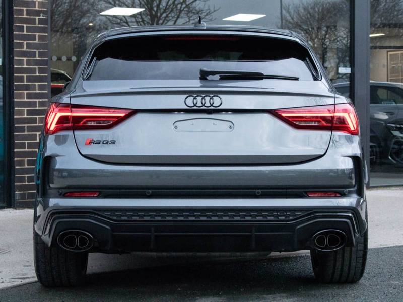 Audi RS Q3   Registered:2022(22)