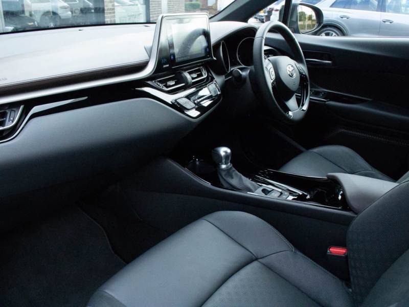 Toyota C HR   Registered:2019(69)