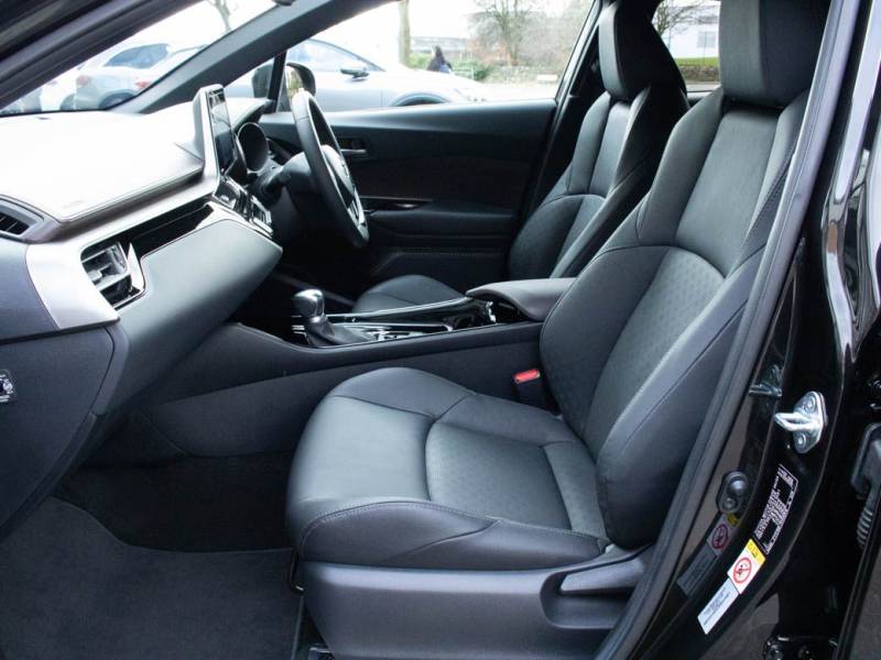 Toyota C HR   Registered:2019(69)