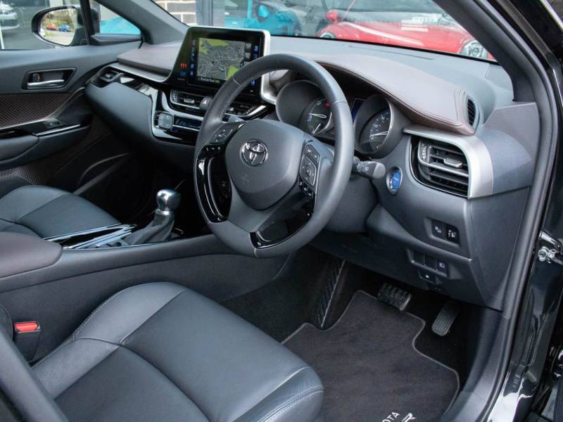 Toyota C HR   Registered:2019(69)