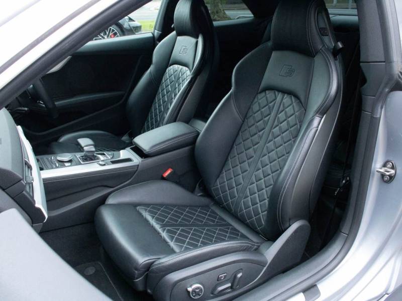 Audi S5   Registered:2017(17)