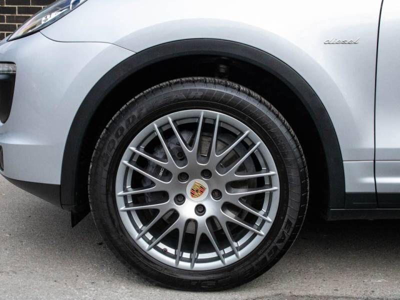 Porsche Cayenne   Registered:2015(65)