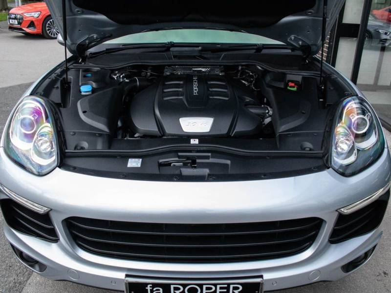 Porsche Cayenne   Registered:2015(65)