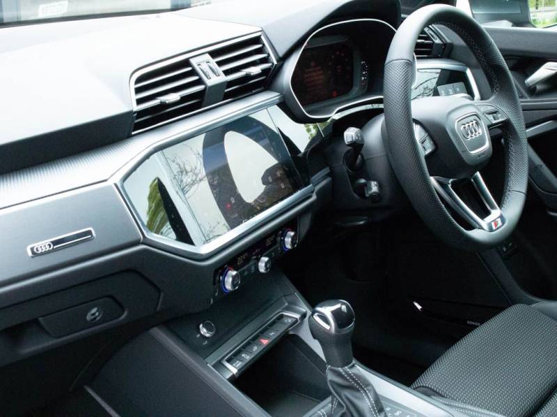 Audi Q3   Registered:2023(23)