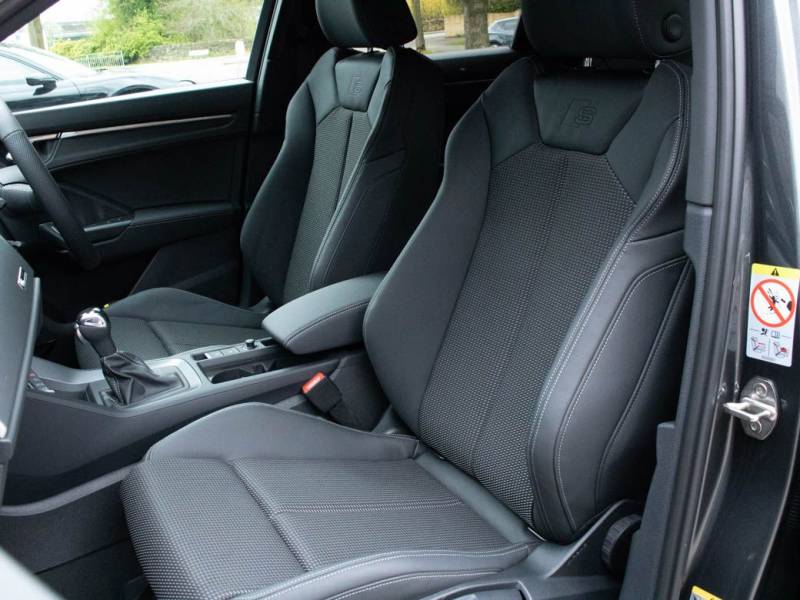 Audi Q3   Registered:2023(23)