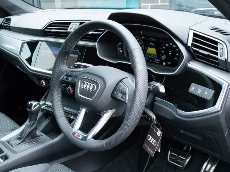 Audi Q3   Registered:2023(23)