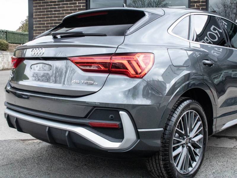 Audi Q3   Registered:2023(23)