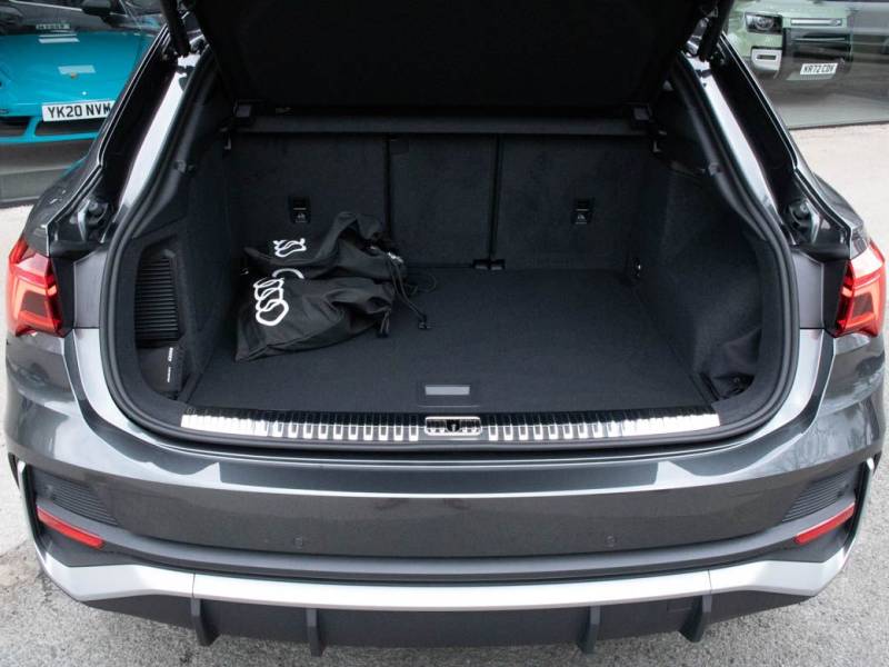 Audi Q3   Registered:2023(23)