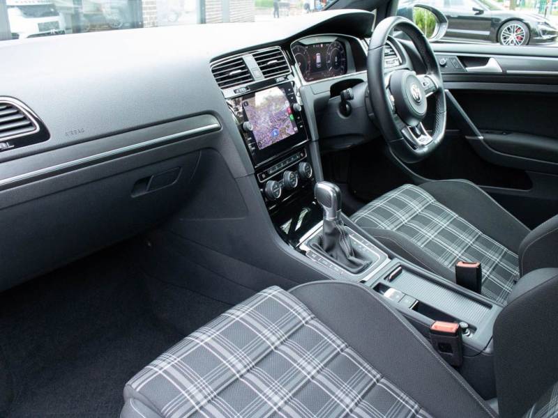 Volkswagen Golf   Registered:2019(19)