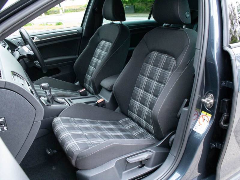 Volkswagen Golf   Registered:2019(19)