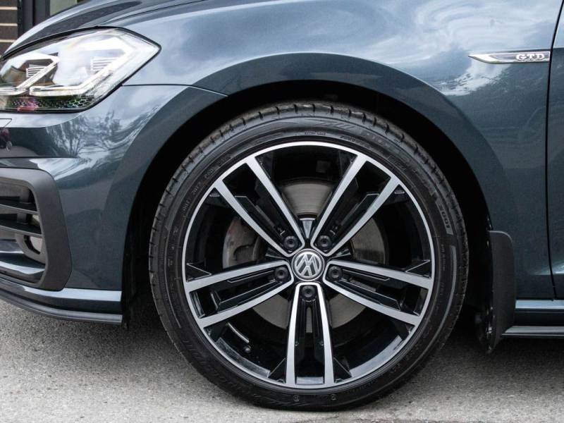 Volkswagen Golf   Registered:2019(19)