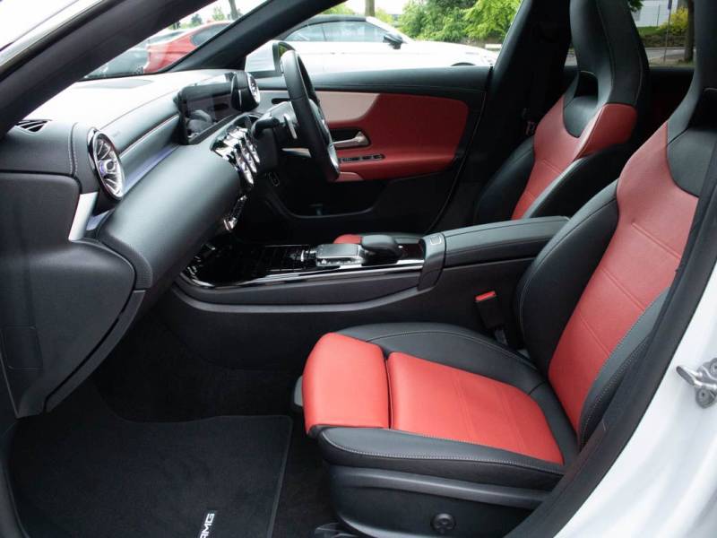 Mercedes Benz CLA   Registered:2021(21)