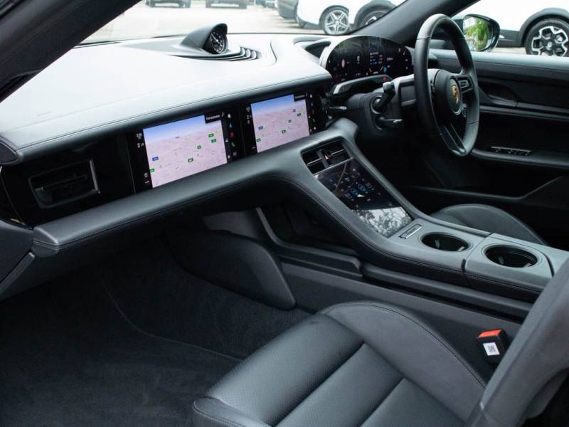 Porsche Taycan   Registered:2020(70)