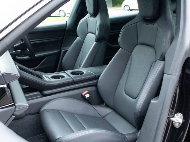 Porsche Taycan   Registered:2020(70)