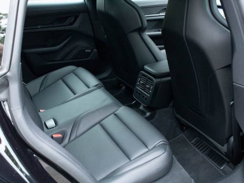 Porsche Taycan   Registered:2020(70)