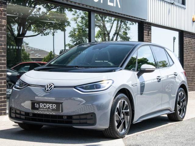 Volkswagen ID.3 Pro 58kWh Family Auto 145ps Hatchback Electric Moonstone Grey