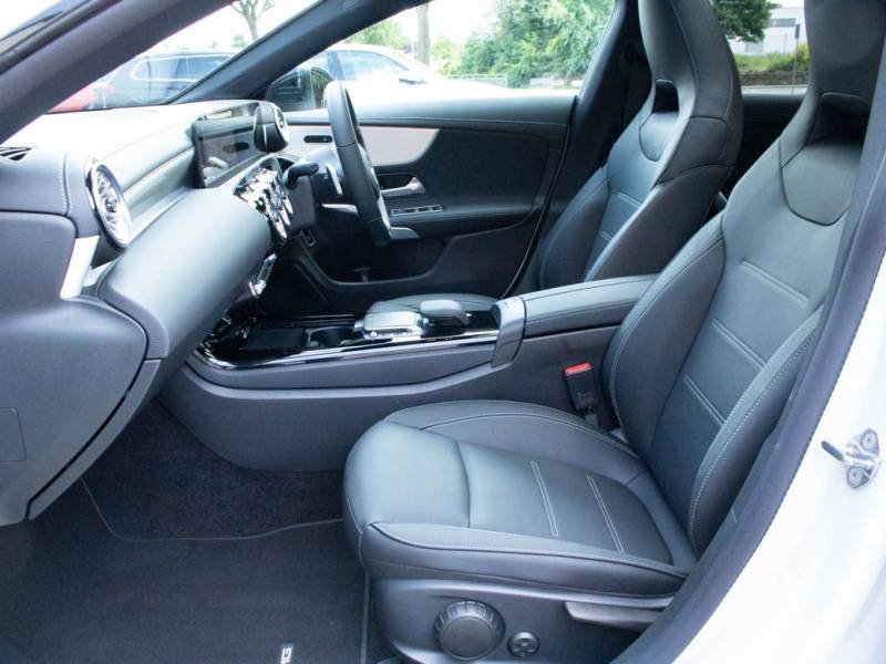 Mercedes Benz CLA   Registered:2022(72)