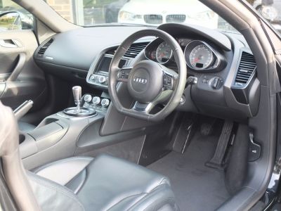 Audi R8 4.2 FSI quattro Coupe Petrol Phantom Black Metallic