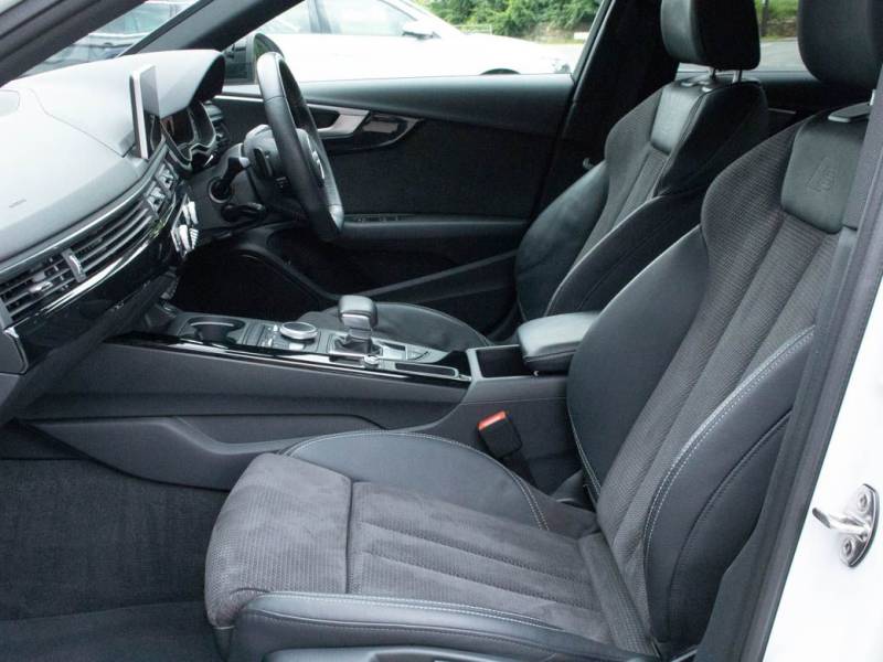 Audi A4   Registered:2018(18)