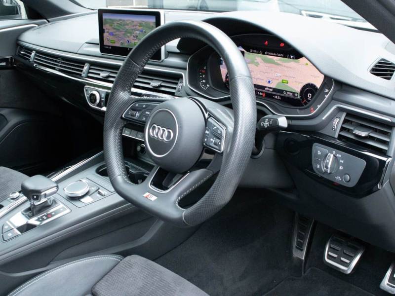 Audi A4   Registered:2018(18)