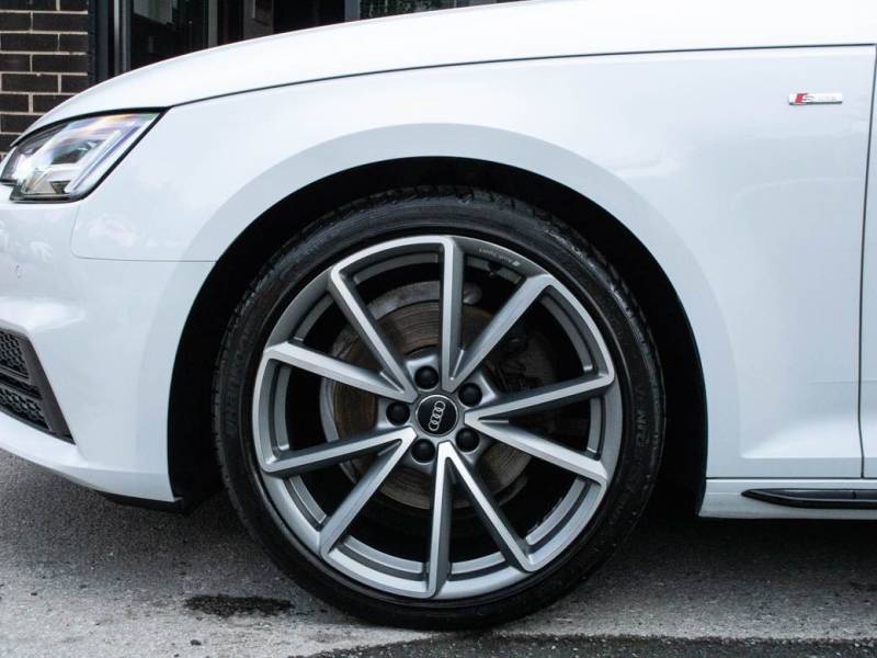 Audi A4   Registered:2018(18)