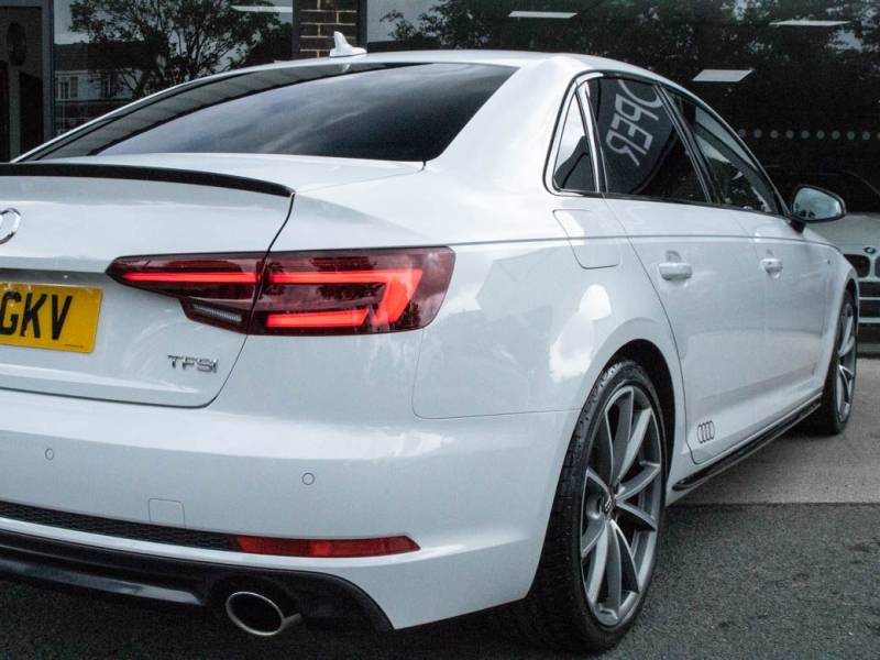 Audi A4   Registered:2018(18)