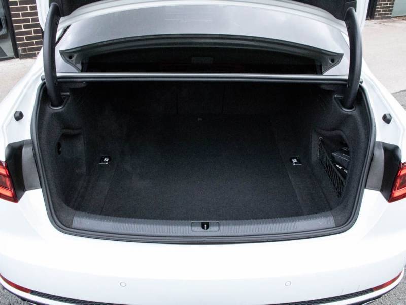 Audi A4   Registered:2018(18)