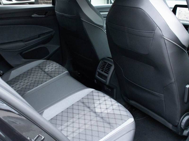 Volkswagen Golf   Registered:2022(72)