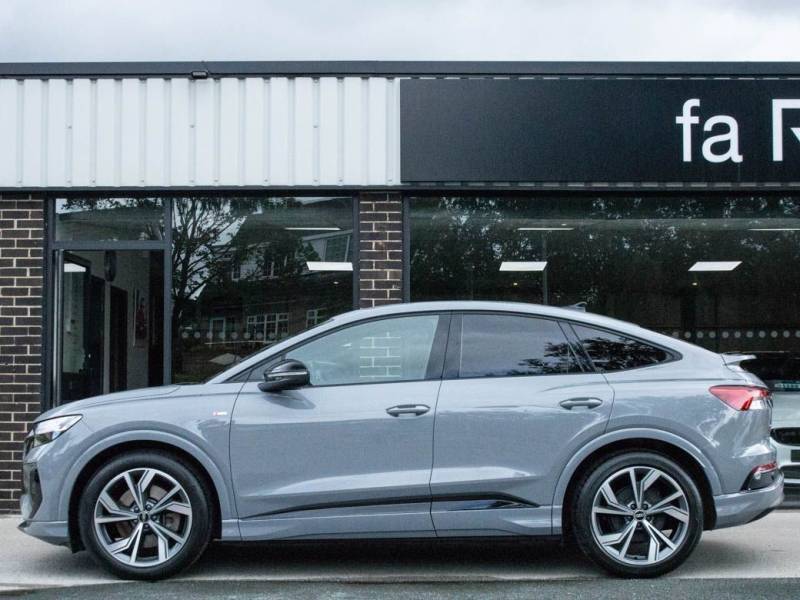 Audi Q4 E Tron   Registered:2022(71)